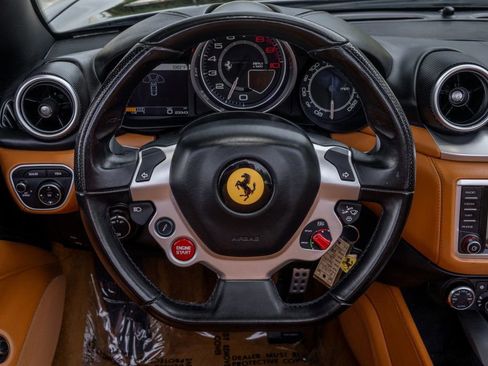 Used 2015 Ferrari California T RWD image 17