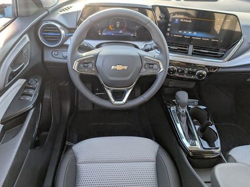New 2025 Chevrolet Trax LT w/ Driver Confidence Package FWD image 7