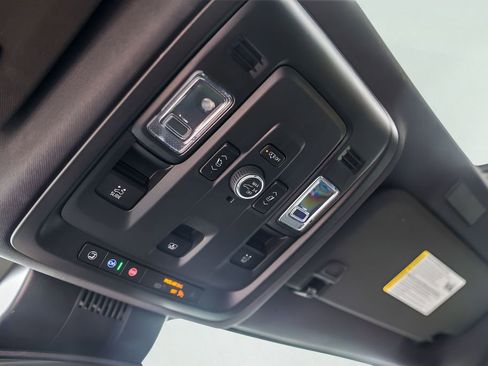 Used 2025 Chevrolet Tahoe LT w/ Comfort Package image 23