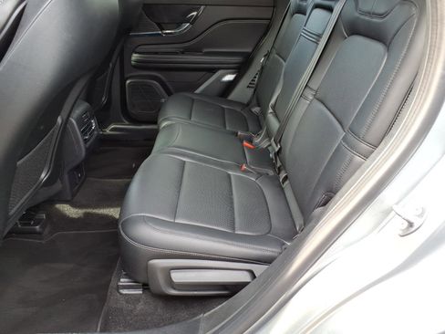 Used 2022 Lincoln Corsair Standard w/ Premium Package image 12