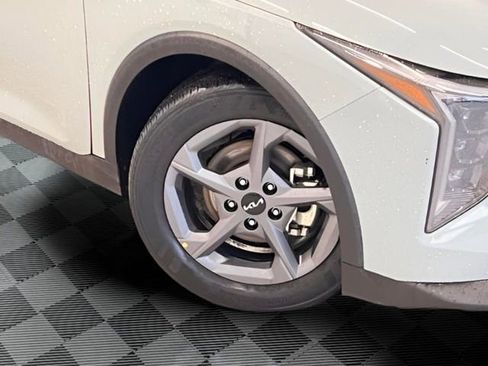 Used 2025 Kia K4 LXS image 29