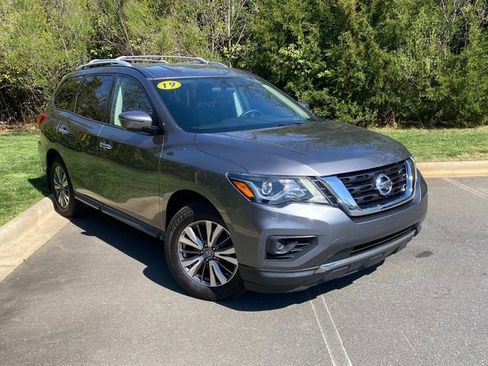 Used 2019 Nissan Pathfinder S image 1