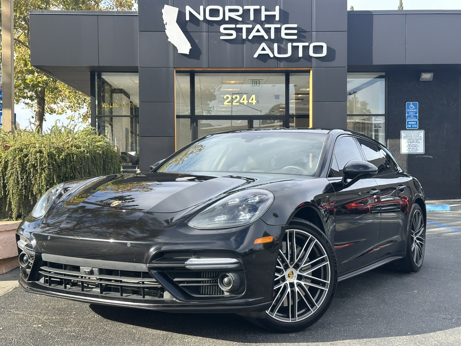 Used 2018 Porsche Panamera Turbo Sport Turismo AWD/4WD image 2