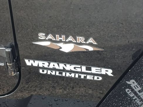 Used 2016 Jeep Wrangler Unlimited Sahara w/ Connectivity Group AWD/4WD image 28