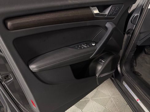 Used 2024 Audi Q5 e Premium Plus w/ Premium Plus Package image 27