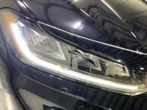 Used 2025 Volkswagen Jetta SE image 28