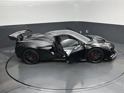 Used 2026 Chevrolet Corvette ZR1 w/ ZR1 Carbon Fiber Aero Package RWD image 18