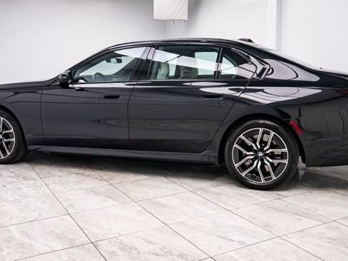 Used 2023 BMW 760i xDrive image 3