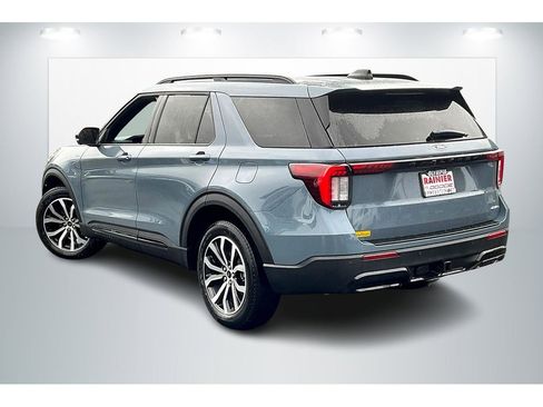 Used 2025 Ford Explorer ST-Line image 12