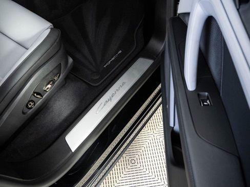 New 2026 Porsche Cayenne Electric AWD/4WD image 25