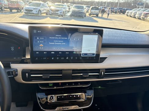 Used 2025 Lincoln Corsair FWD w/ Equipment Group 101A image 18