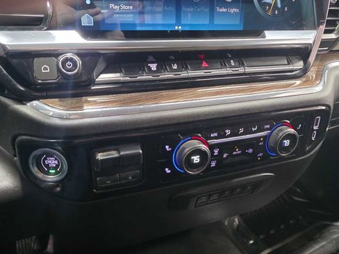 Used 2024 Chevrolet Silverado 2500 LT w/ Convenience Package image 16