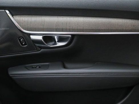 New 2025 Volvo V90 B6 Cross Country Plus w/ Protection Package Premier image 21