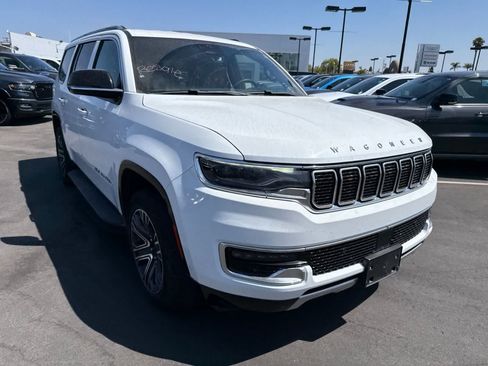 Used 2024 Jeep Wagoneer Series II w/ Flexible Seating Group AWD/4WD image 10