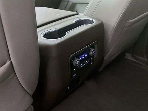 Used 2025 Chevrolet Suburban Z71 w/ Comfort Package image 28