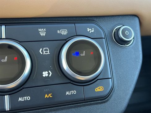 Used 2023 Land Rover Defender 110 X-Dynamic SE image 17