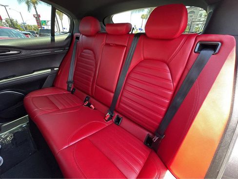 Used 2023 Alfa Romeo Stelvio Sprint RWD image 9