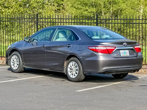 Used 2016 Toyota Camry LE FWD image 30