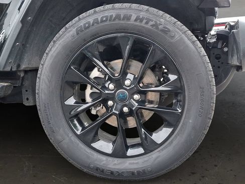 Used 2024 Jeep Wrangler Unlimited Sahara AWD/4WD image 9