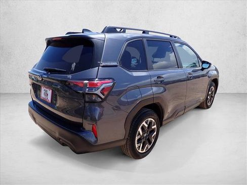 Used 2025 Subaru Forester Premium AWD/4WD image 4