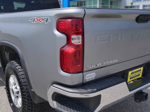 Used 2025 Chevrolet Silverado 2500 LT w/ Convenience Package AWD/4WD image 9