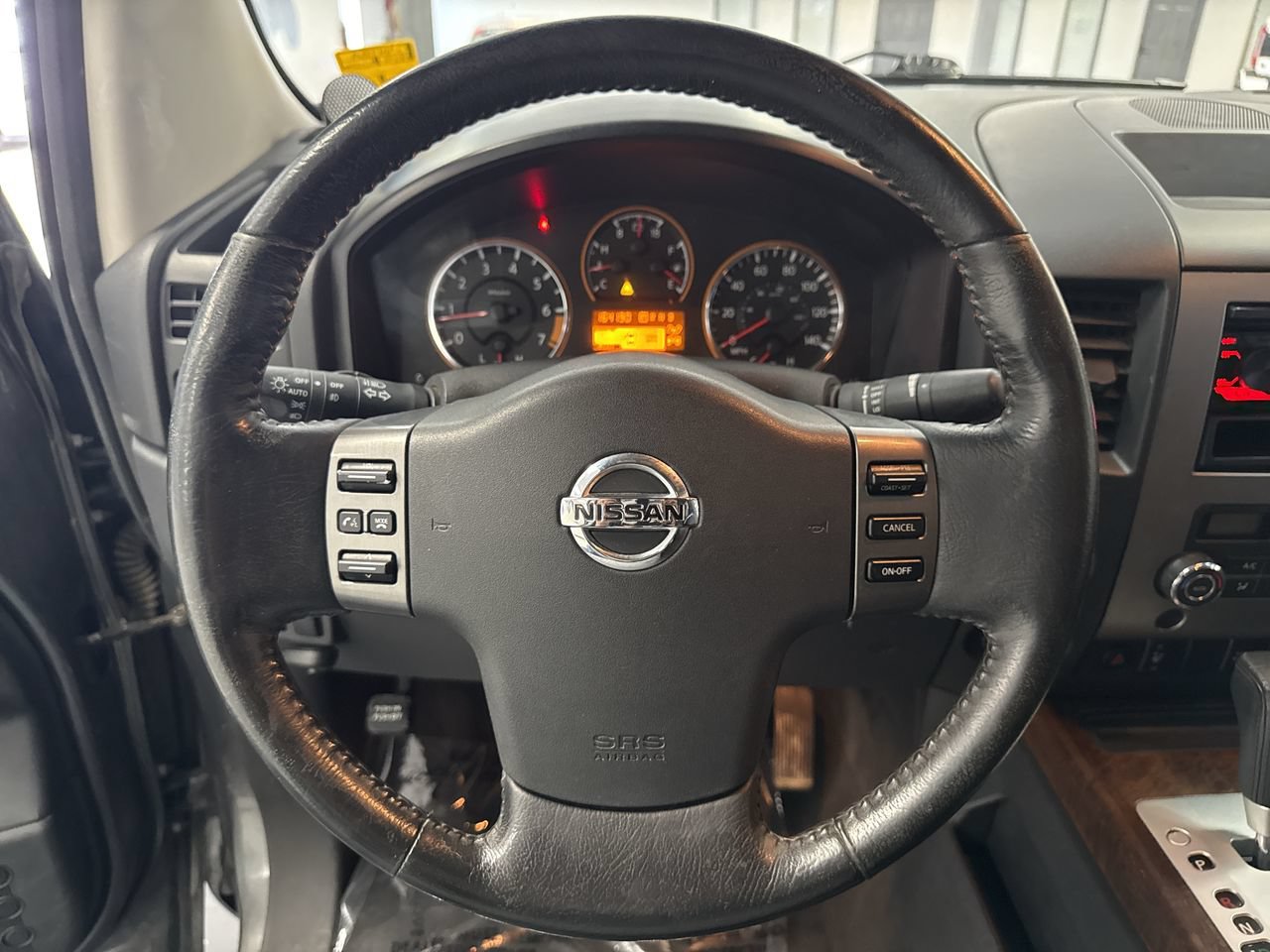 Used 2009 Nissan Titan LE AWD/4WD image 16