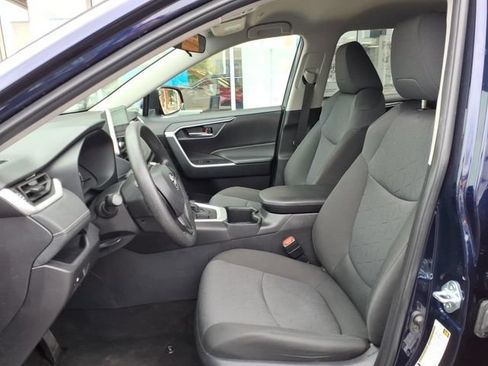 Used 2025 Toyota RAV4 XLE AWD/4WD image 2