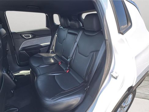 Used 2023 Jeep Compass Latitude AWD/4WD image 19