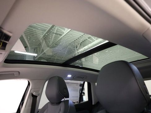 New 2026 Volkswagen Tiguan SE AWD/4WD image 30