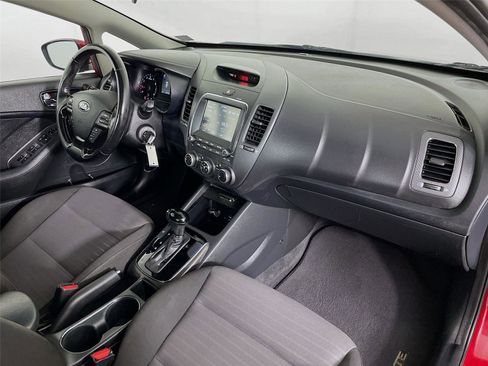 Used 2017 Kia Forte S image 29