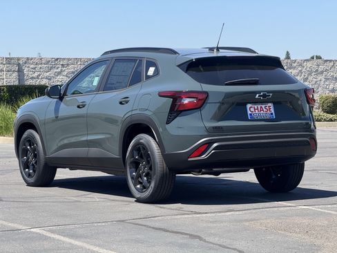 New 2026 Chevrolet Trax LT w/ Driver Confidence Package FWD image 5
