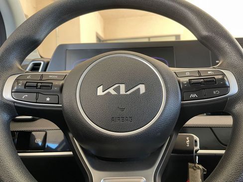 Used 2025 Kia Sportage LX image 27