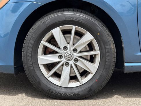 Used 2015 Volkswagen Golf S FWD image 23