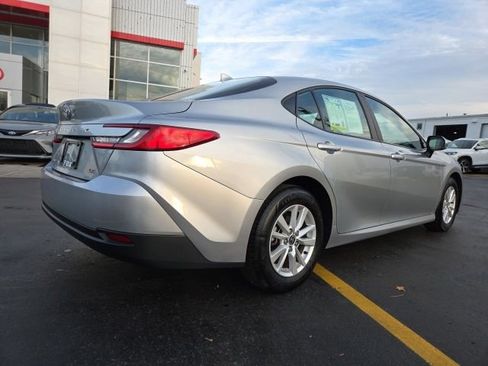 Used 2025 Toyota Camry LE image 7