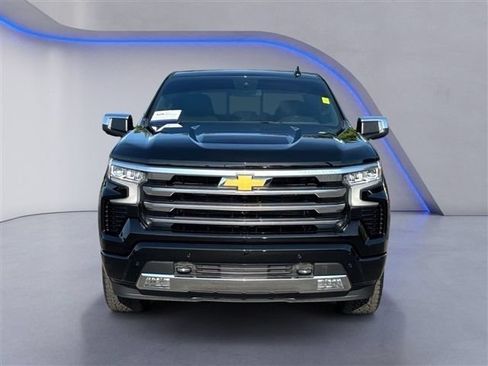 Used 2025 Chevrolet Silverado 1500 High Country w/ Z71 Off-Road Package AWD/4WD image 7