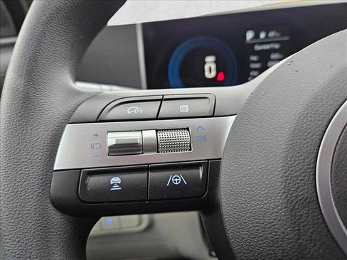 Certified 2025 Hyundai Tucson SE image 16