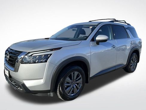 Used 2025 Nissan Pathfinder SV w/ SV Premium Package image 8