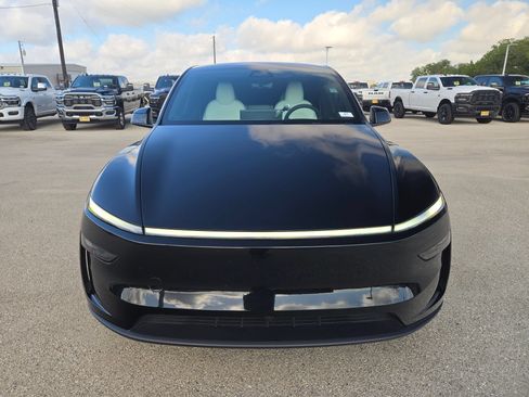 Used 2026 Tesla Model Y 2WD image 8