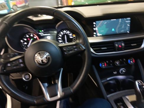 Used 2023 Alfa Romeo Stelvio Ti AWD/4WD image 5