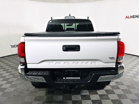 Used 2021 Toyota Tacoma TRD Off-Road image 4