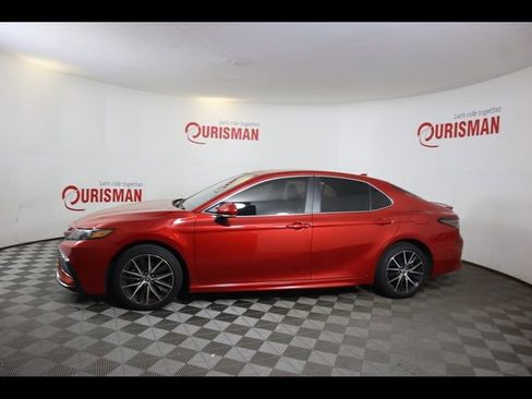 Used 2024 Toyota Camry SE image 8