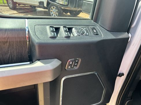 Used 2020 Ford F250 Lariat w/ Lariat Value Package AWD/4WD image 18