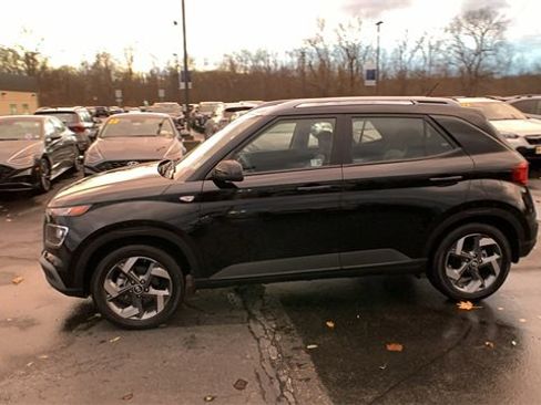 Certified 2025 Hyundai Venue SEL image 2