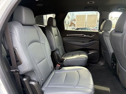 Used 2023 Buick Enclave Essence image 27
