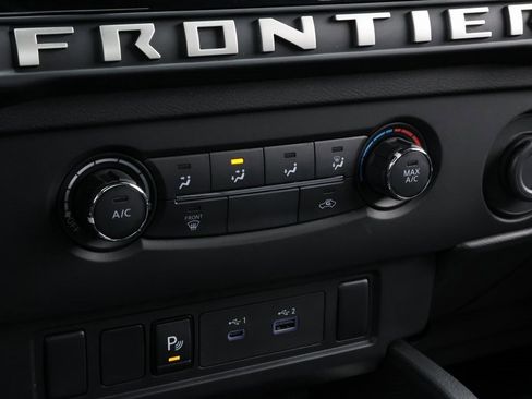 Used 2025 Nissan Frontier SV image 24