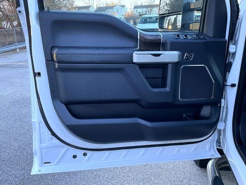 Used 2022 Ford F350 Lariat w/ Lariat Value Package AWD/4WD image 10