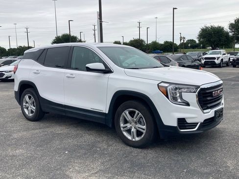 Used 2024 GMC Terrain SLE FWD image 3