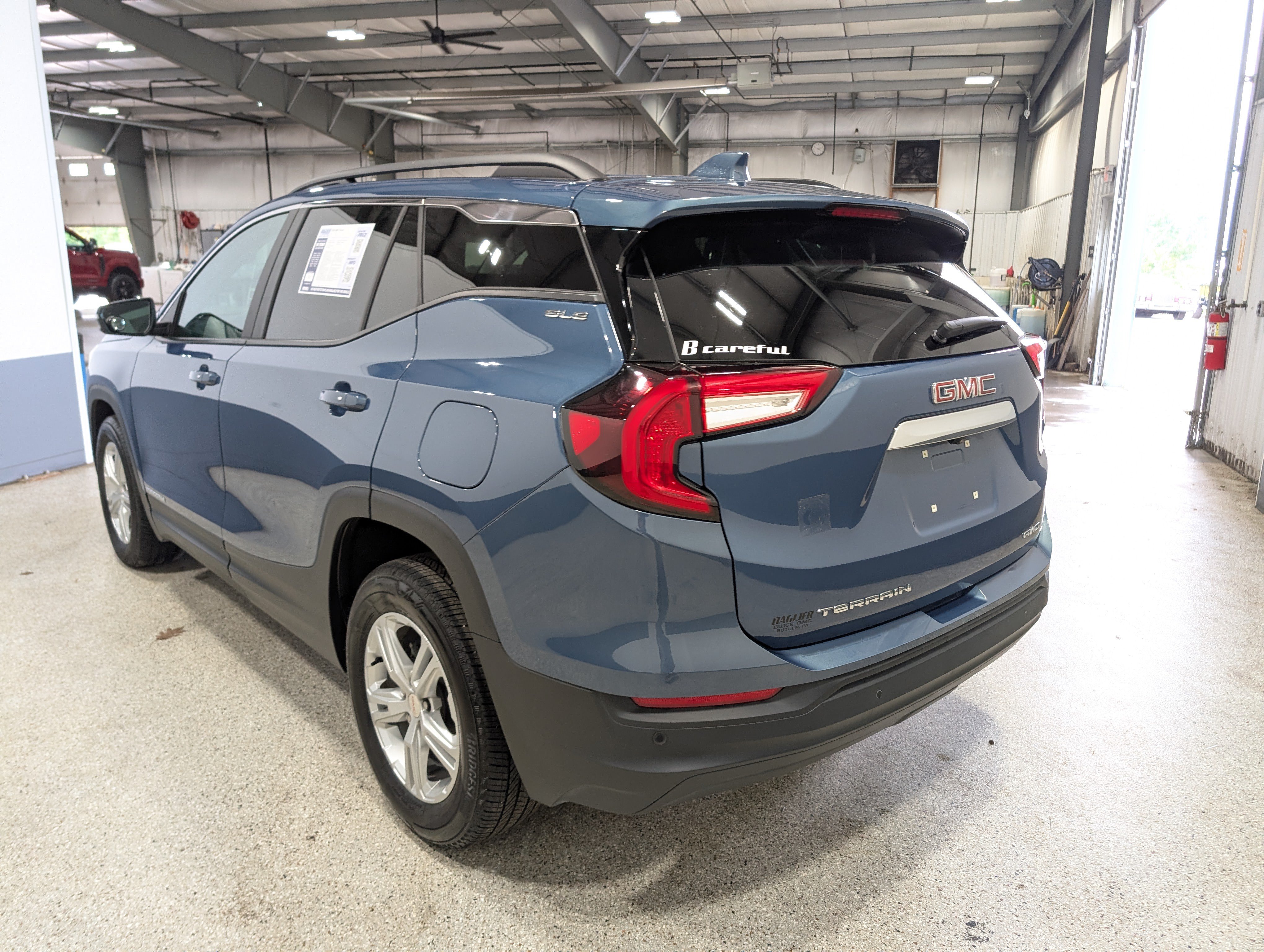 Used 2024 GMC Terrain SLE w/ Driver Convenience Package AWD/4WD image 5