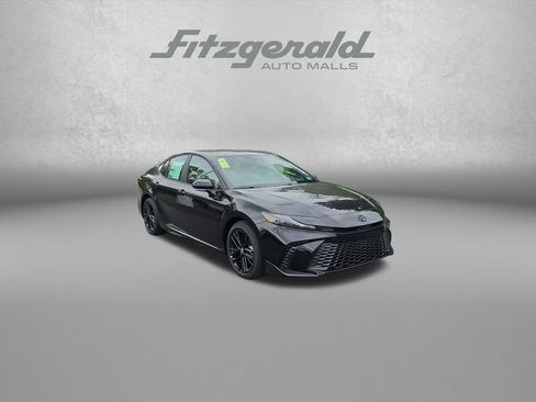 Used 2026 Toyota Camry SE FWD image 1