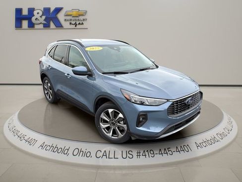 Used 2025 Ford Escape Platinum AWD/4WD image 2